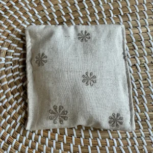 Sensorisch zakje linnen bloem beige knisperfolie